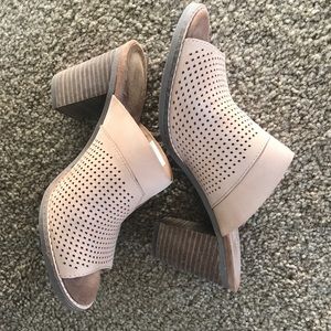 Tons Majorca Perforated Sandals Size 7- LIKE NEW